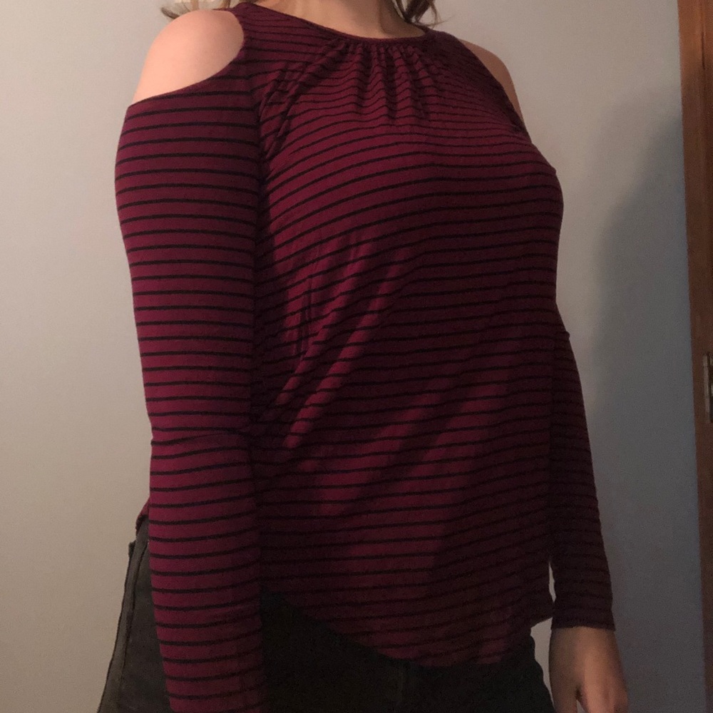 Off-the-shoulder long-sleeved top